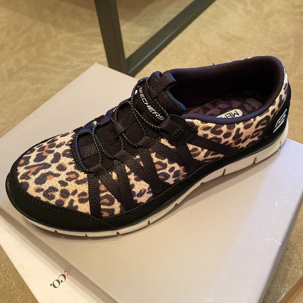 Slip on Skechers tennies Size 7